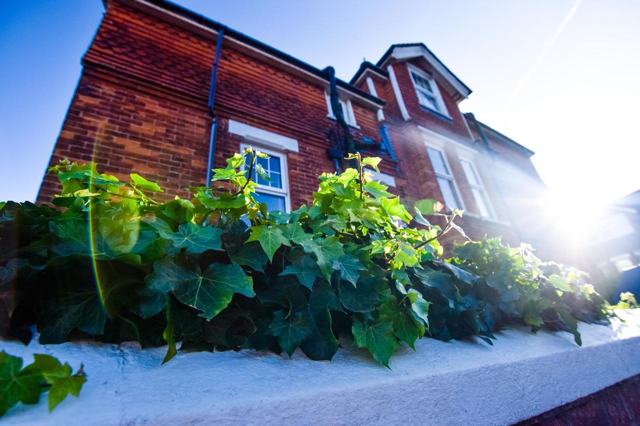 Eastbourne Reymar Bed and Breakfast Exteriör bild